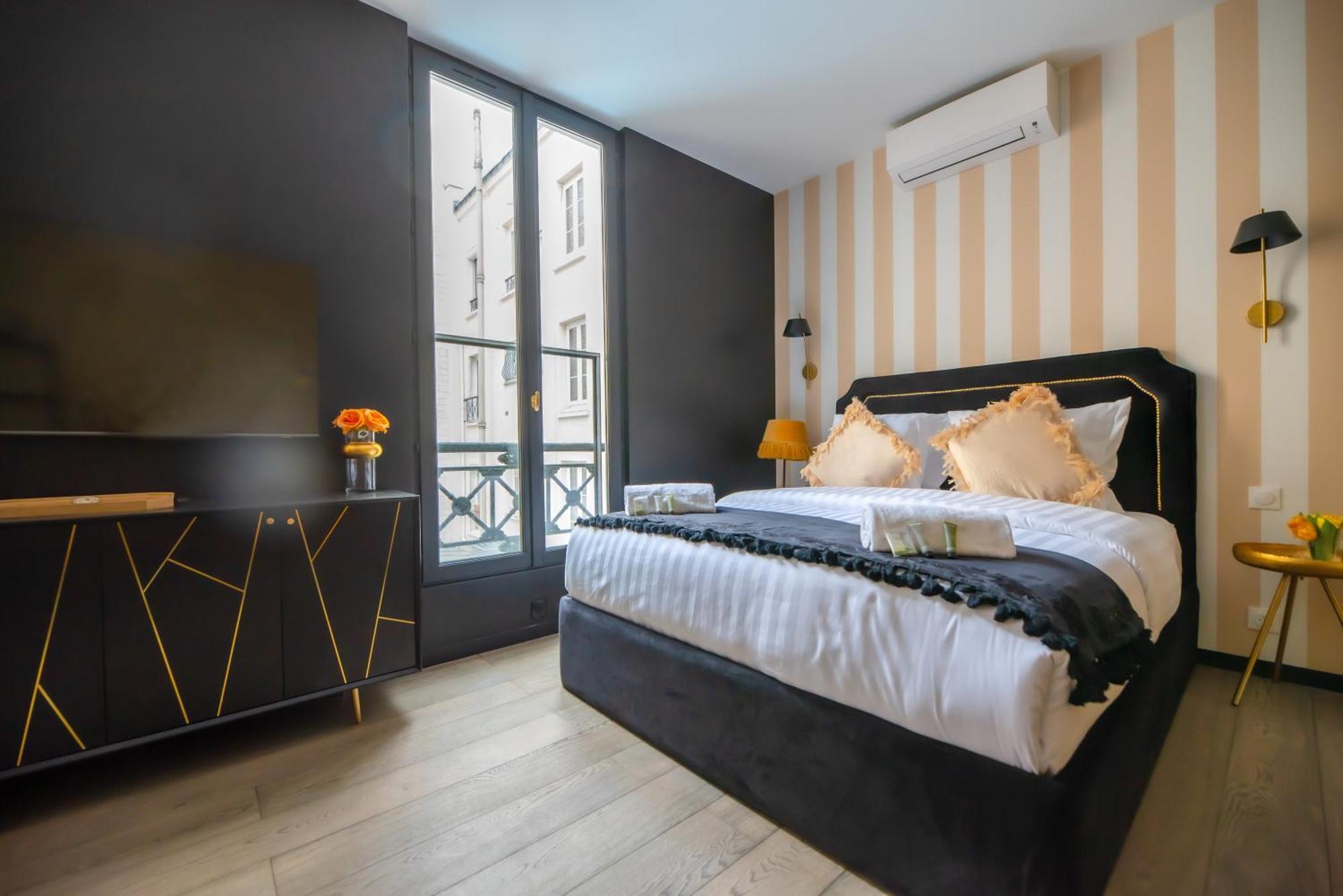 Monsieur Montmartre - Moulin Rouge Residence Париж Екстериор снимка
