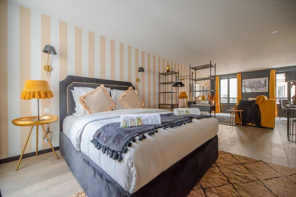 Monsieur Montmartre - Moulin Rouge Residence Париж Екстериор снимка