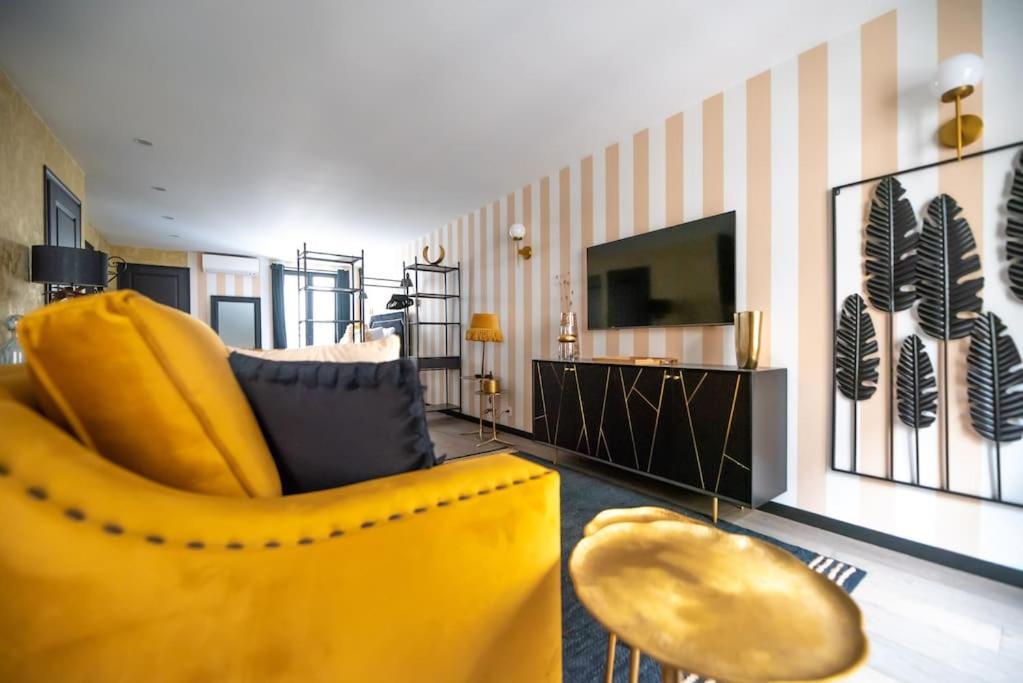 Monsieur Montmartre - Moulin Rouge Residence Париж Екстериор снимка