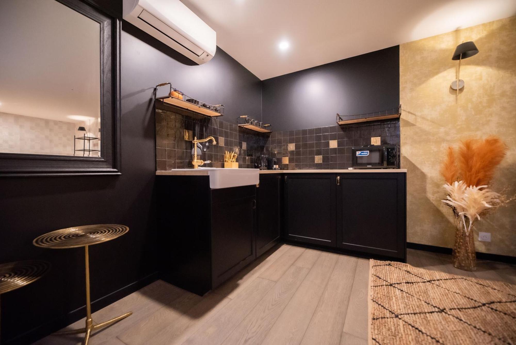 Monsieur Montmartre - Moulin Rouge Residence Париж Екстериор снимка