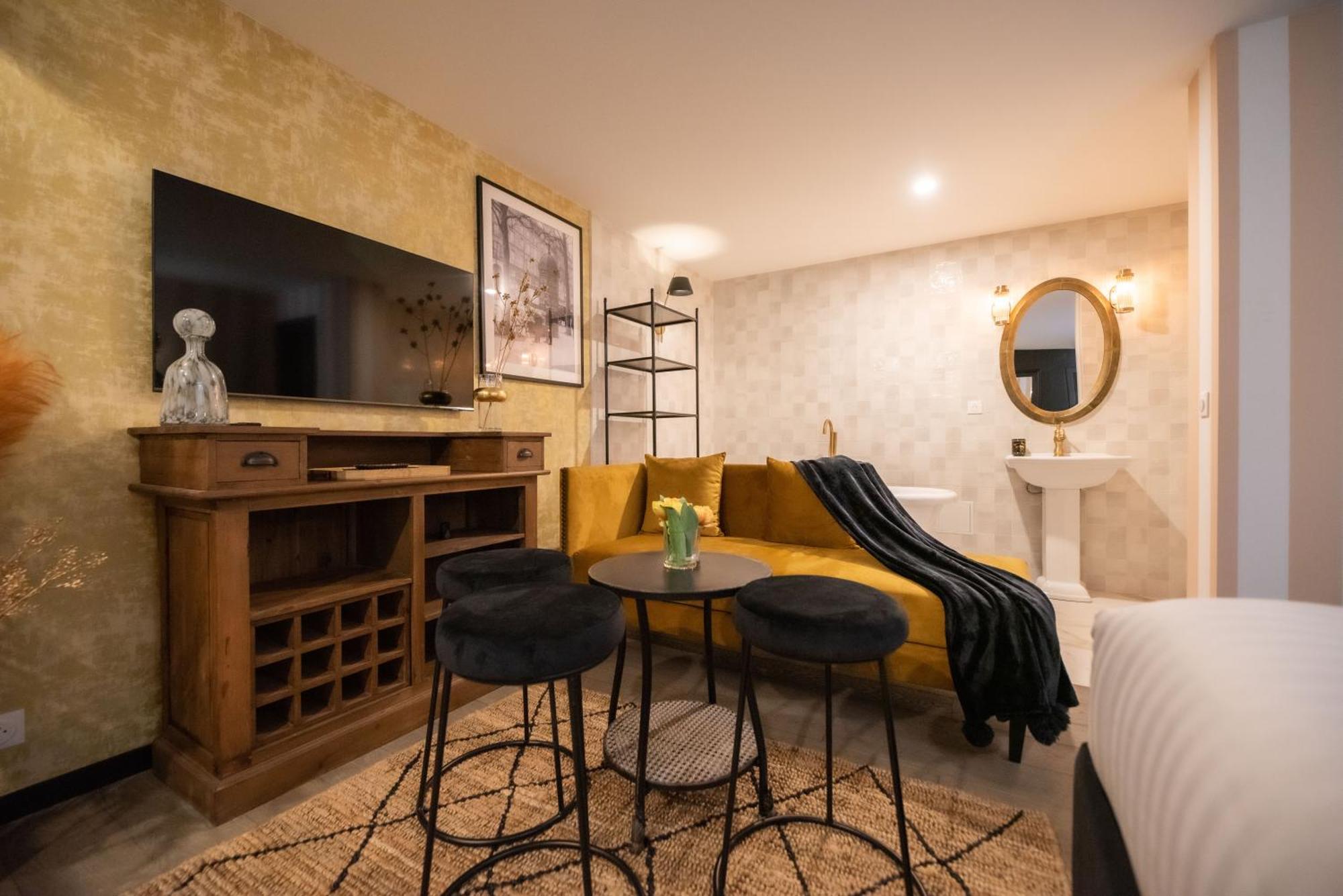 Monsieur Montmartre - Moulin Rouge Residence Париж Екстериор снимка