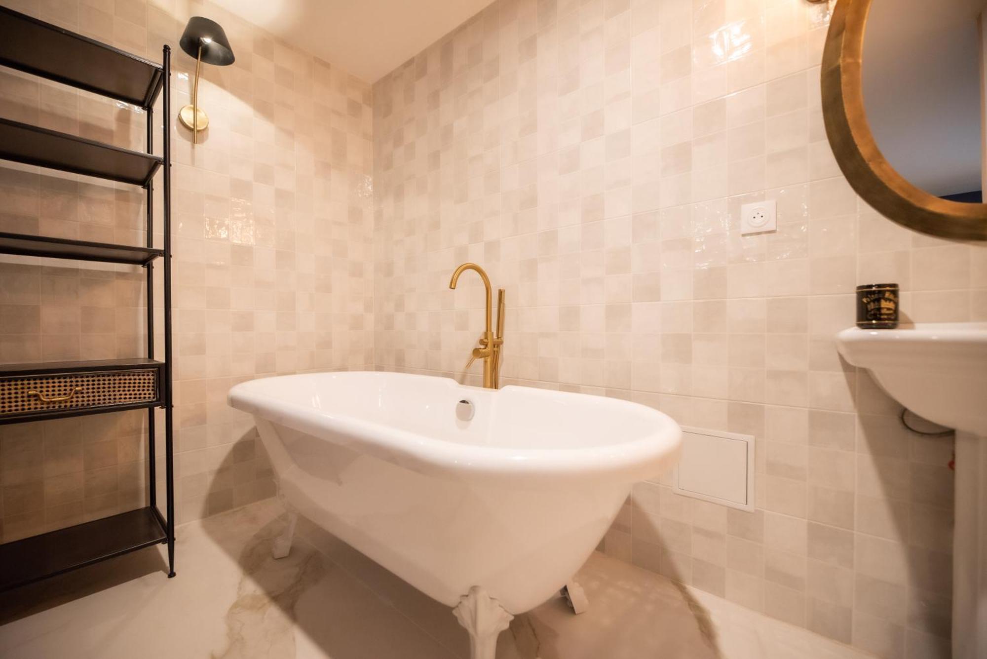 Monsieur Montmartre - Moulin Rouge Residence Париж Екстериор снимка