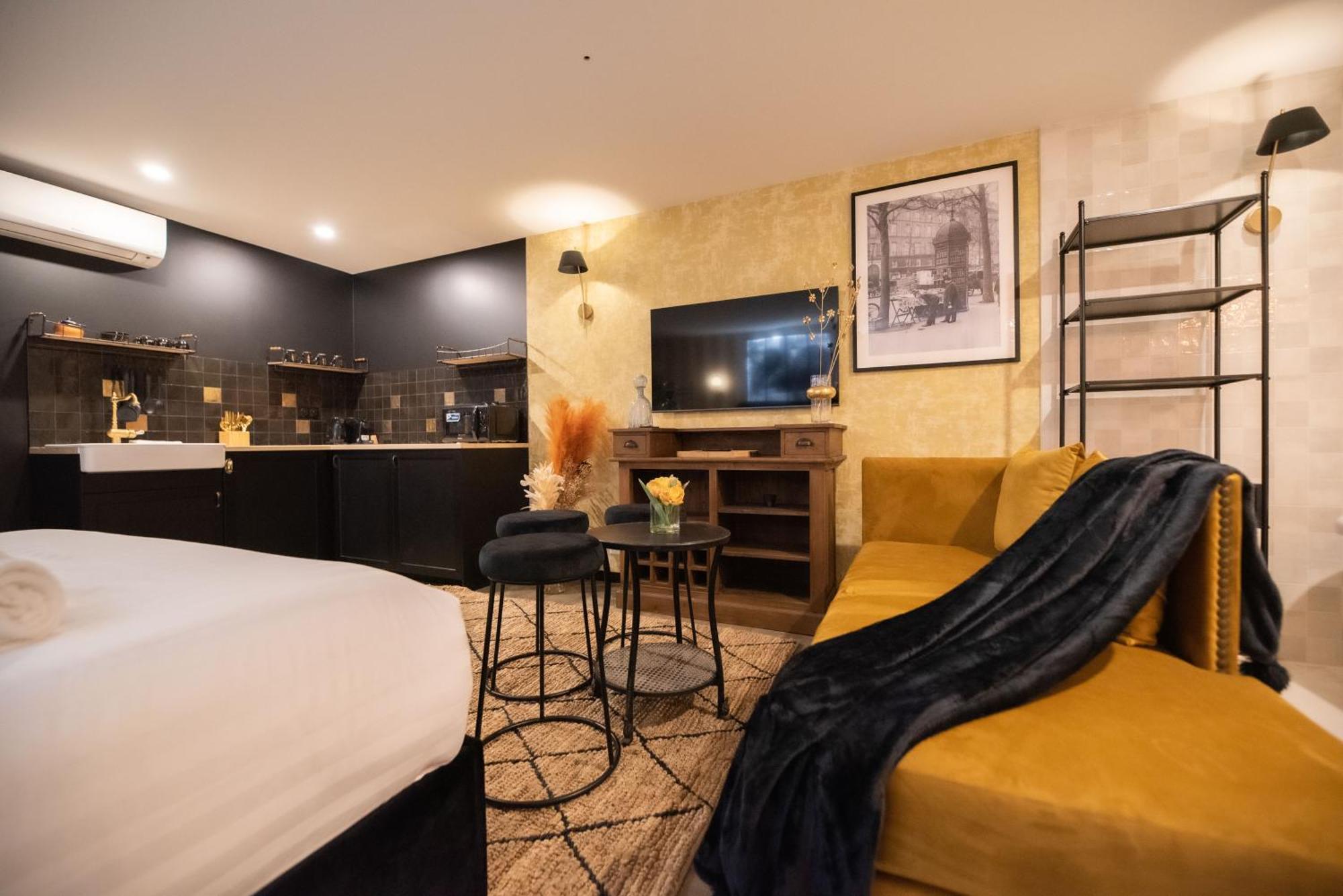 Monsieur Montmartre - Moulin Rouge Residence Париж Екстериор снимка
