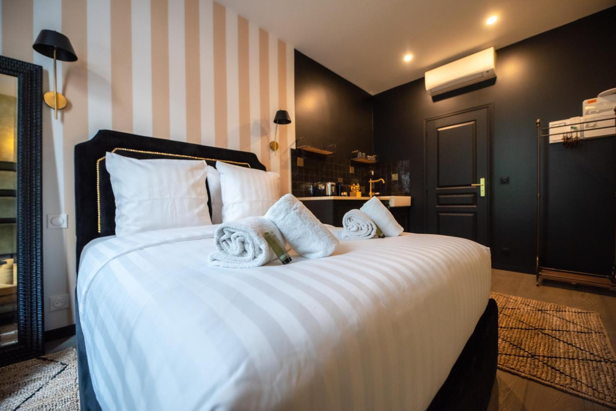 Monsieur Montmartre - Moulin Rouge Residence Париж Екстериор снимка
